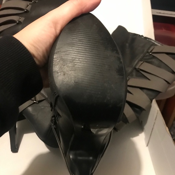 Knee High strappy Heeled boots - Picture 3 of 4